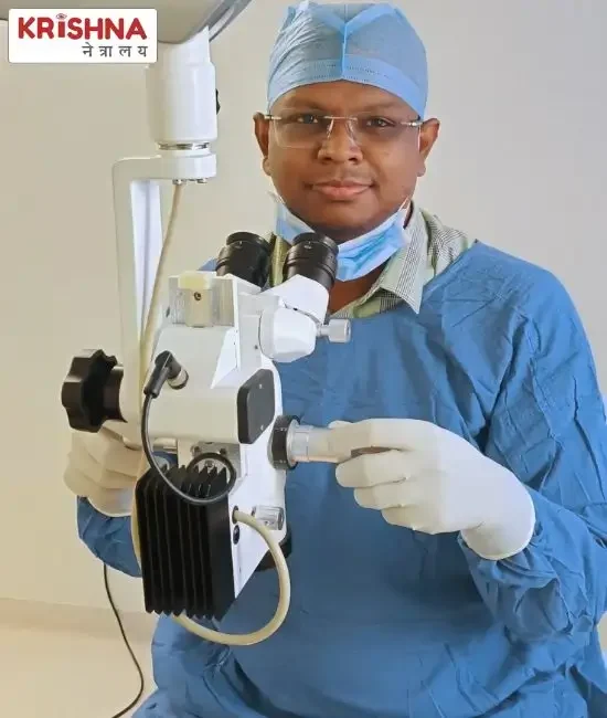 Top Eye Surgeon in Nanded Waghala – Dr. Nikhil Govindwar Dr. Nikhil Govindwar while doing Eye surgery in Nanded